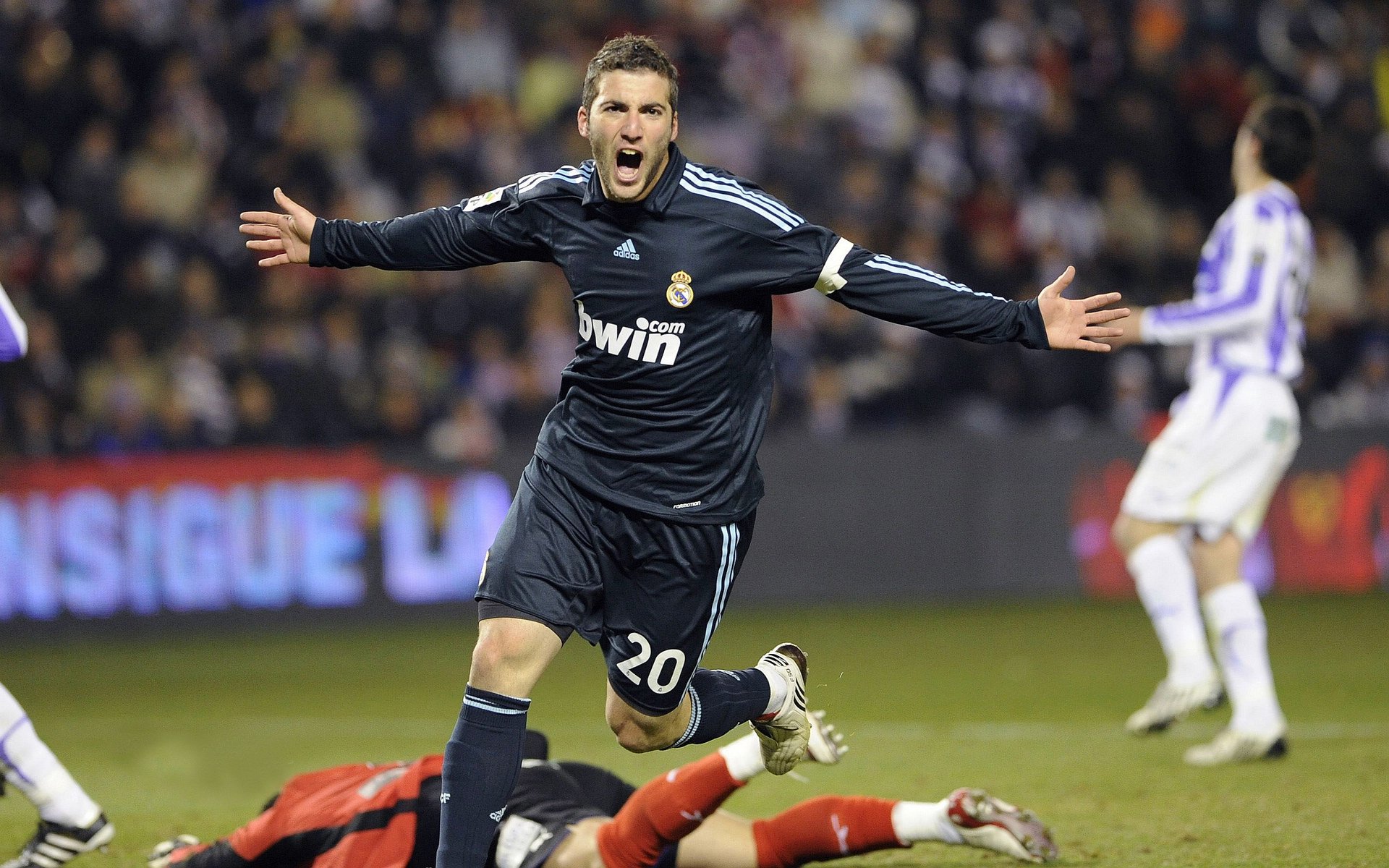 利物浦再夺三连胜,红军气势如虹,利物浦又叫红军