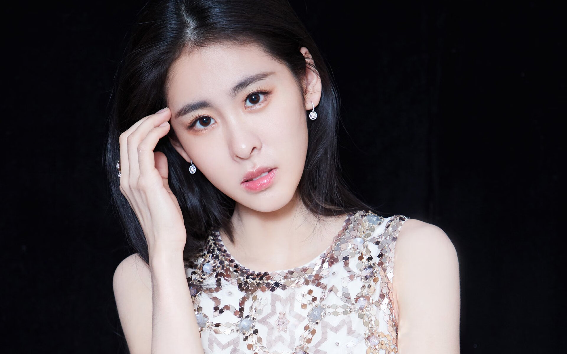 中国篮球周边产品热销文创经济潜力巨大,篮球市场